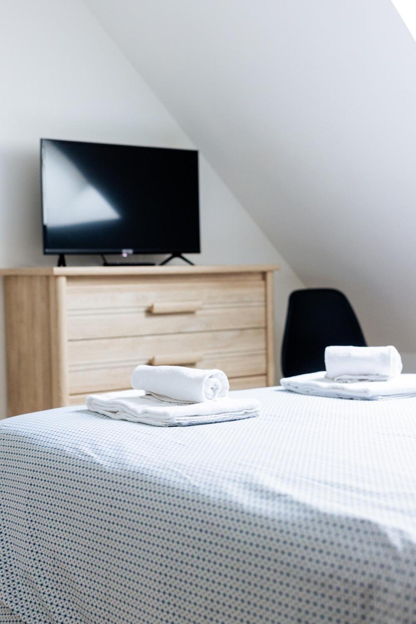 Maison Comprenant Deux Gites A Louer, Ensemble Ou Independamment, Capacite De 4 A 19 Personnes Idealement Place Pour Visiter Le Mont-Saint-Michel, Saint-Malo Et Les Alentours Baguer-Pican Esterno foto