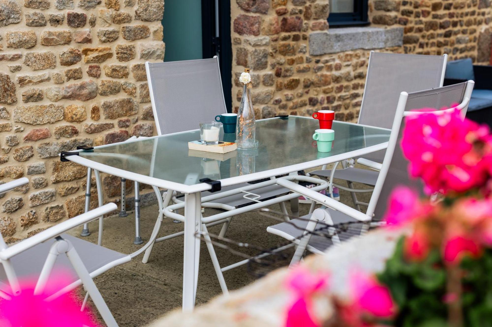 Maison Comprenant Deux Gites A Louer, Ensemble Ou Independamment, Capacite De 4 A 19 Personnes Idealement Place Pour Visiter Le Mont-Saint-Michel, Saint-Malo Et Les Alentours Baguer-Pican Esterno foto