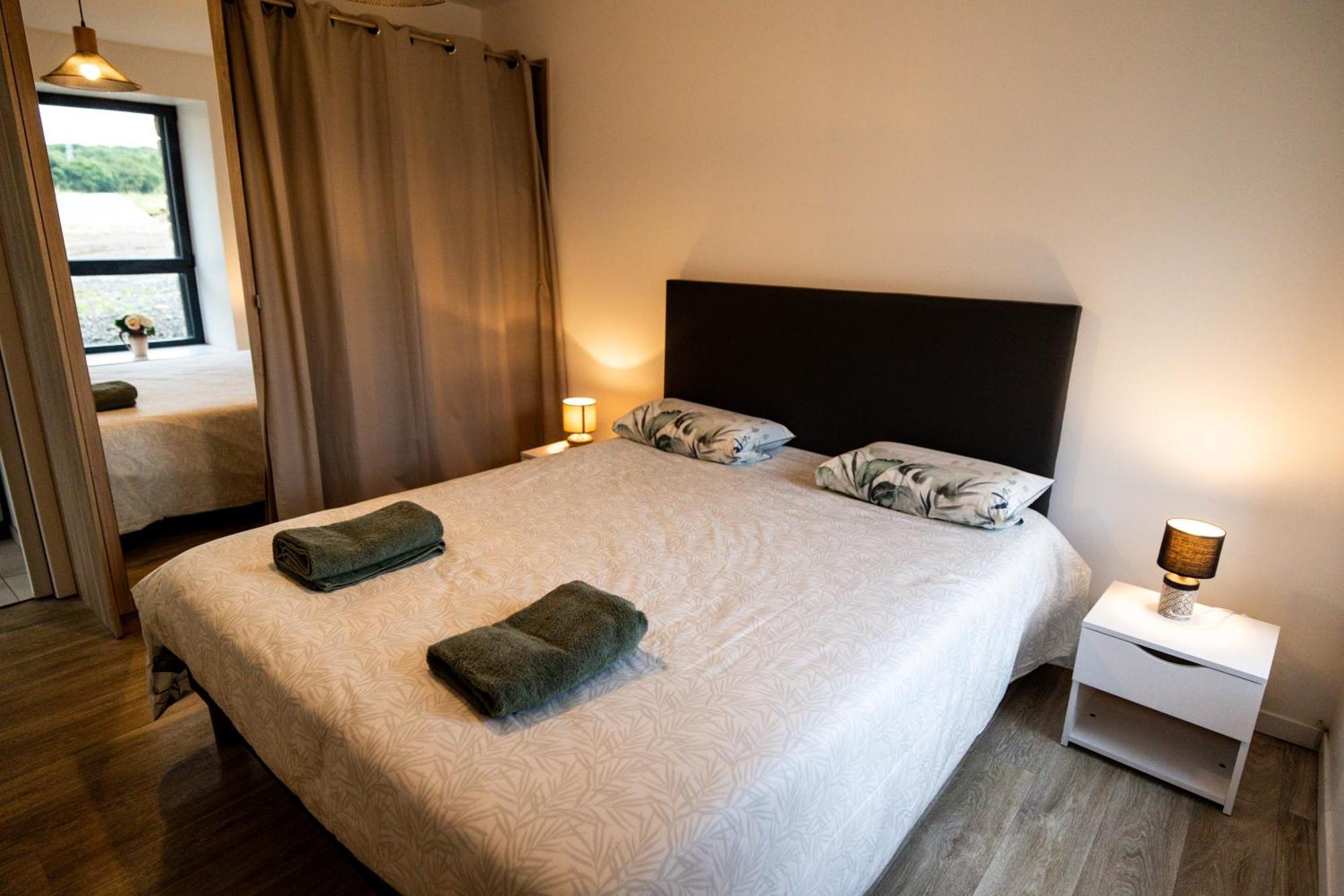 Maison Comprenant Deux Gites A Louer, Ensemble Ou Independamment, Capacite De 4 A 19 Personnes Idealement Place Pour Visiter Le Mont-Saint-Michel, Saint-Malo Et Les Alentours Baguer-Pican Esterno foto