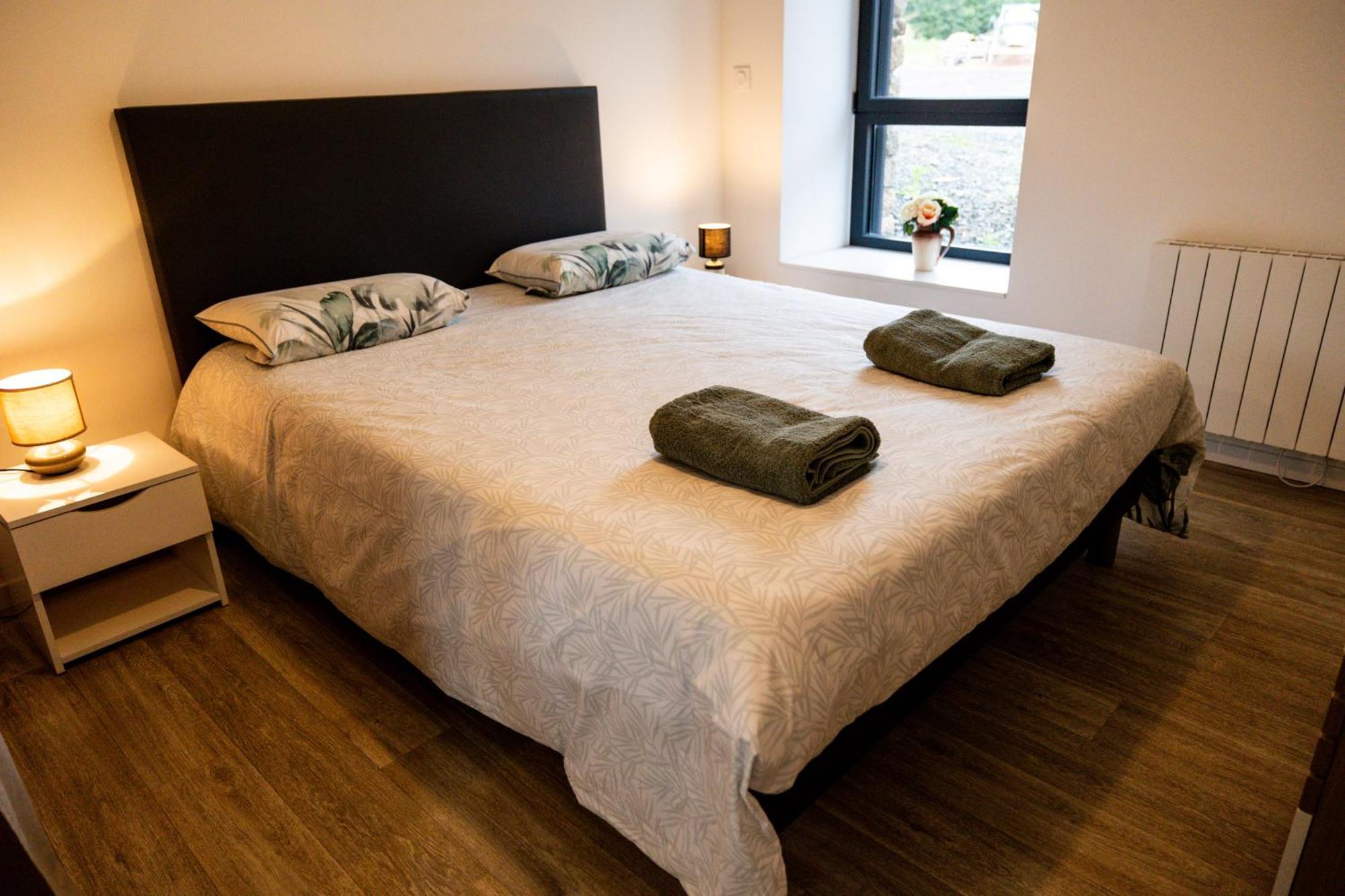 Maison Comprenant Deux Gites A Louer, Ensemble Ou Independamment, Capacite De 4 A 19 Personnes Idealement Place Pour Visiter Le Mont-Saint-Michel, Saint-Malo Et Les Alentours Baguer-Pican Esterno foto