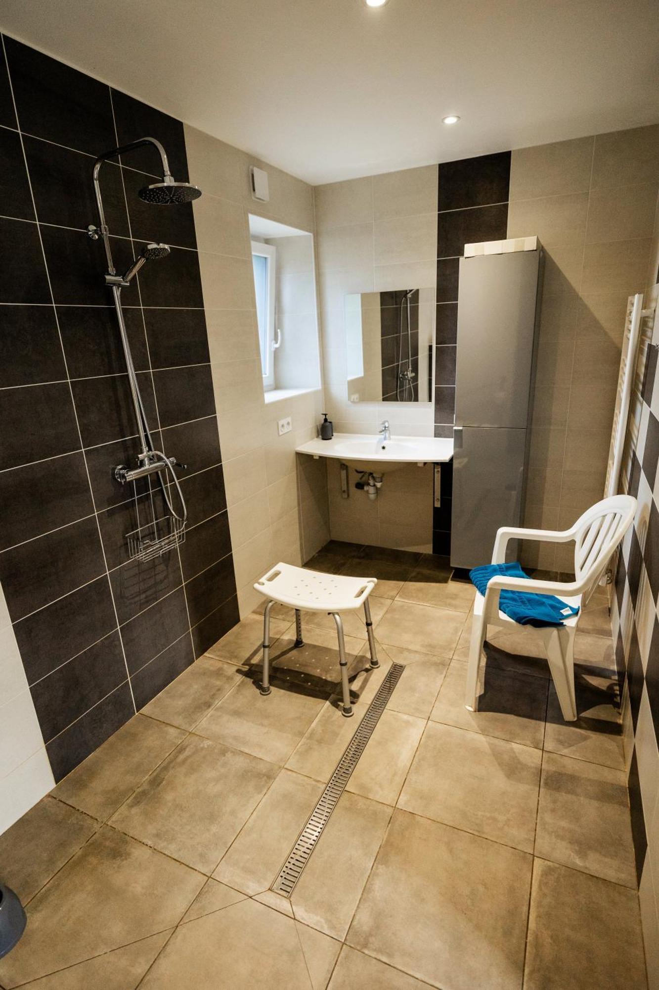 Maison Comprenant Deux Gites A Louer, Ensemble Ou Independamment, Capacite De 4 A 19 Personnes Idealement Place Pour Visiter Le Mont-Saint-Michel, Saint-Malo Et Les Alentours Baguer-Pican Esterno foto