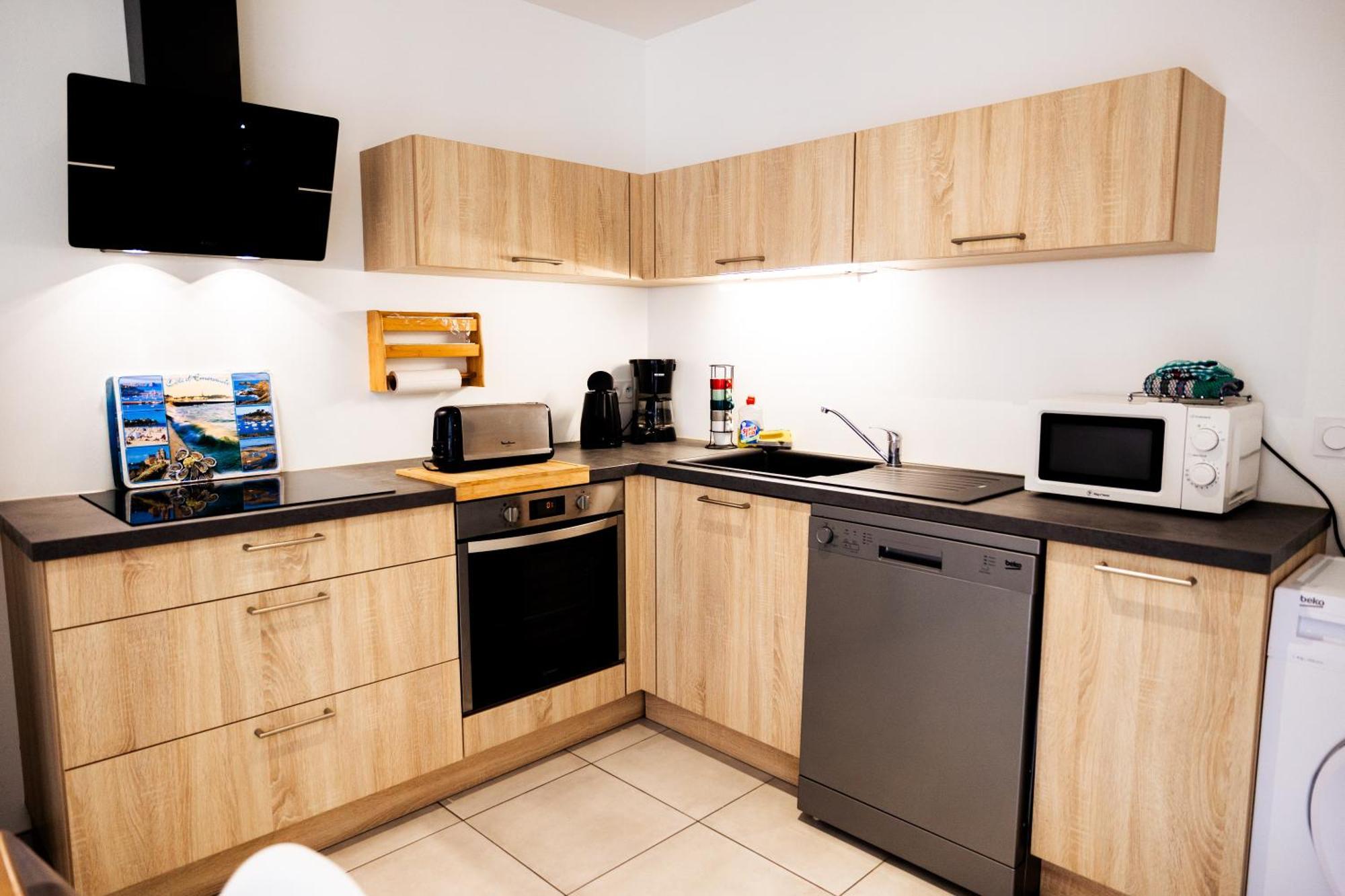 Maison Comprenant Deux Gites A Louer, Ensemble Ou Independamment, Capacite De 4 A 19 Personnes Idealement Place Pour Visiter Le Mont-Saint-Michel, Saint-Malo Et Les Alentours Baguer-Pican Esterno foto
